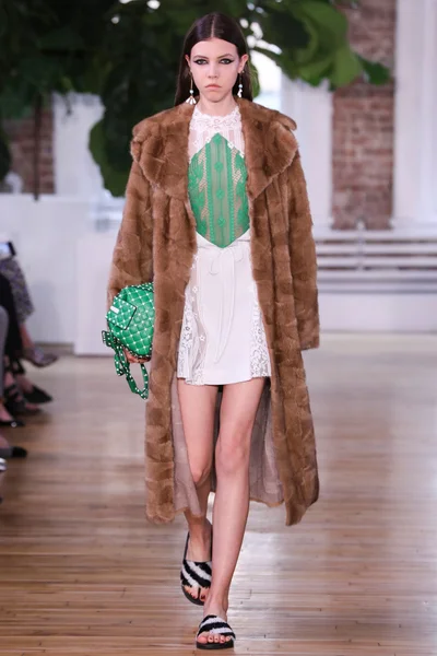 Look 19
